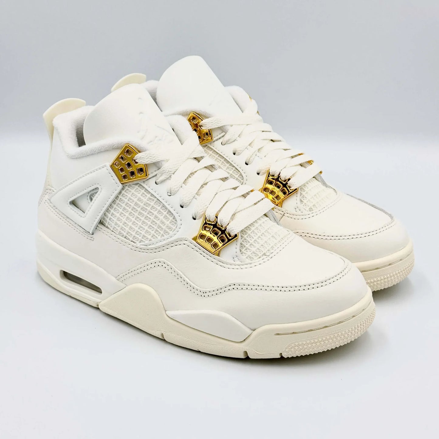 Jordan 4 Retro Doré Femme – Élégance & Style